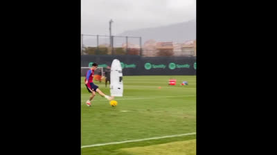 19-1-24 Héctor Fort en el entrenamiento con el Barcelona