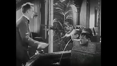 Stan Laurel and Oliver Hardy - Early to Bed (1928)