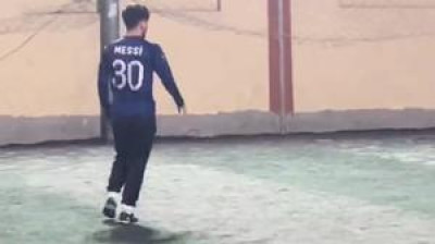 Der falsche Messi beim Fußballspielen