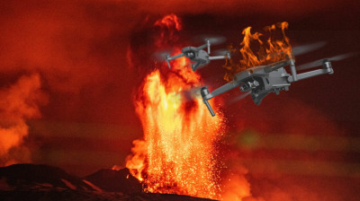 Drohne erfasst den Moment, in dem ein Vulkan ausbricht.