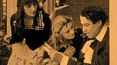 Voya Tapar A Mi Marido